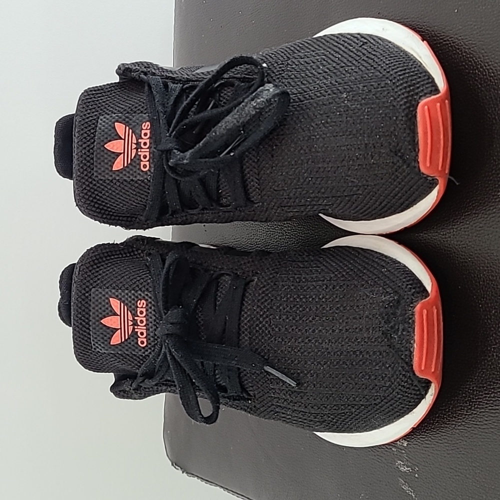 ADIDAS Men's Swift Run J‎ Black/Orange Sneakers - Size 7